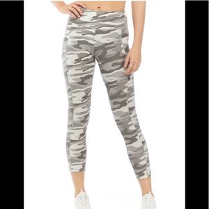 NWT Planet Gold hi rise pocket leggings, grey camo print, size medium